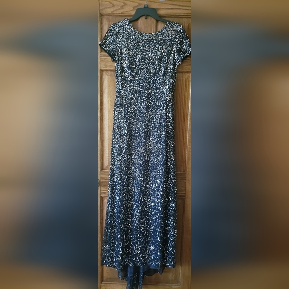 Adrianna Papell Women's Short-Sleeve, Scoop Back All Over Sequin Gown - Picture 5 of 9